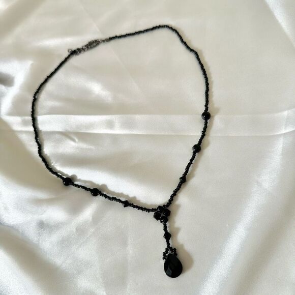 Black beaded teardrop pendant necklace - Picture 4 of 8
